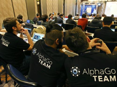 이세돌을 꺽어버리고 환호하는 알파고 팀 TEAM | 인스티즈