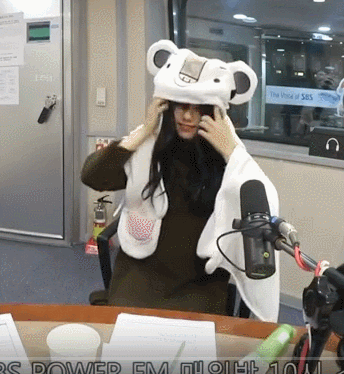 수호랑 망토 걸친 소혜.GIF | 인스티즈