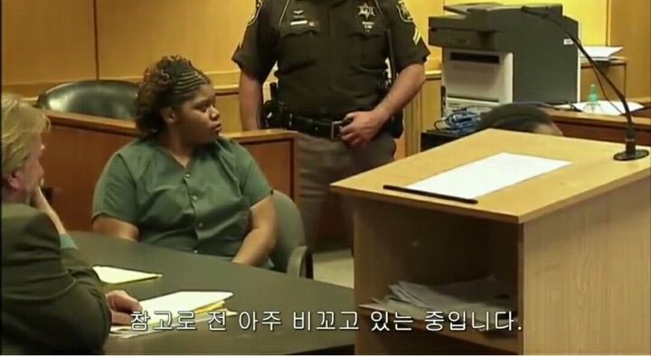 가증스럽게 연기하는 범죄자 박살내는 판사 | 인스티즈