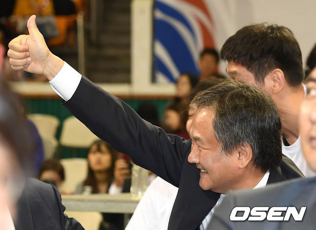 22일 울산모비스 개막전에서 시투를 하는 리지 | 인스티즈