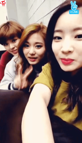 [트와이스] 클로즈업 잡으니까 부끄러워하는 쯔위 | 인스티즈