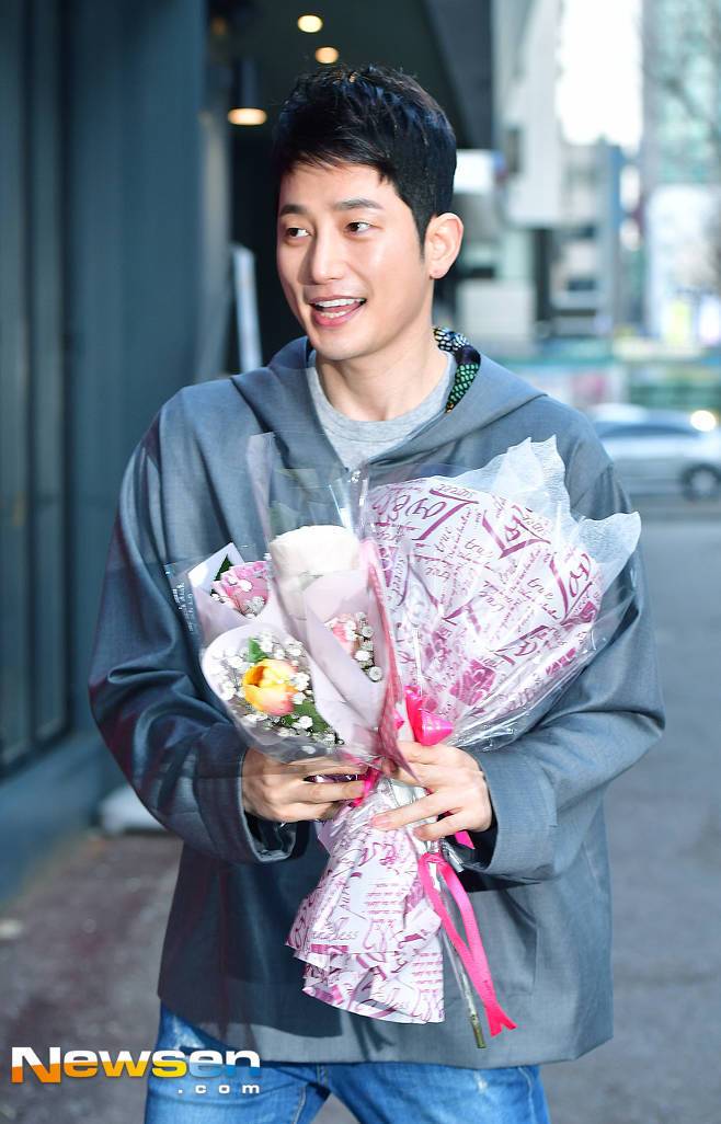 엄청난 동안이다 vs 그냥 젊어보이는 편이다.jpg | 인스티즈