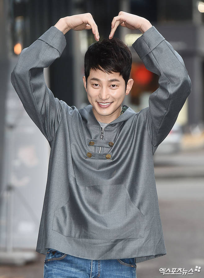 엄청난 동안이다 vs 그냥 젊어보이는 편이다.jpg | 인스티즈