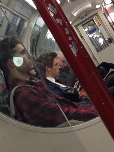 사람들이 자기를 못 알아보는 줄 알았던 어느 남자배우.twt | 인스티즈