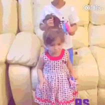 오빠가 여동생 머리 묶어주는 방법.gif | 인스티즈