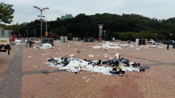 빅뱅 콘서트에 쓰레기 폭탄 맞은 상암 | 인스티즈
