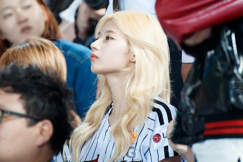 [트와이스] 섹시한거 할까 큐티한거 할까.gif | 인스티즈