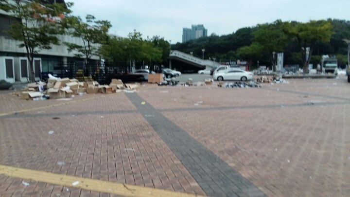 빅뱅 콘서트에 쓰레기 폭탄 맞은 상암 | 인스티즈