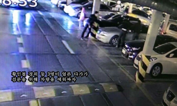 맨주먹의 경찰관이 차 유리를 박살낸 이유 | 인스티즈