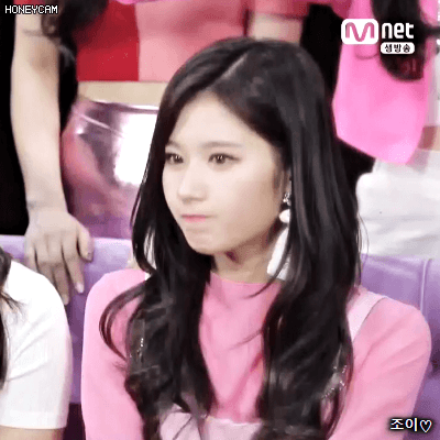 180412 엠카운트다운 트와이스 사랑둥이 사나.gif | 인스티즈