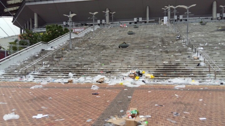 빅뱅 콘서트에 쓰레기 폭탄 맞은 상암 | 인스티즈