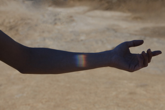  오지 않는 편지를 읽는다 | 인스티즈