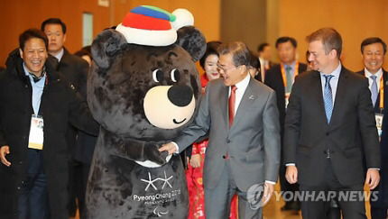 문대통령 만나서 겁나 콩콩거리는 반다비ㅋㅋㅋㅋㅋㅋ | 인스티즈