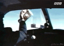 비행기에서 커피 따르기.gif | 인스티즈