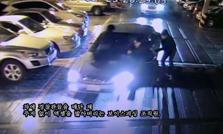 맨주먹의 경찰관이 차 유리를 박살낸 이유 | 인스티즈