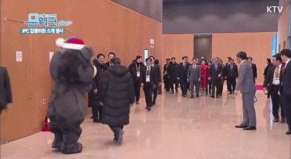 문대통령 만나서 겁나 콩콩거리는 반다비ㅋㅋㅋㅋㅋㅋ | 인스티즈