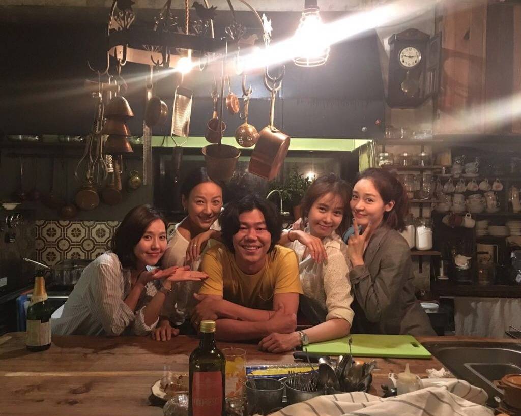 처제들이랑 사진찍은 이상순 (Feat. 핑클) | 인스티즈