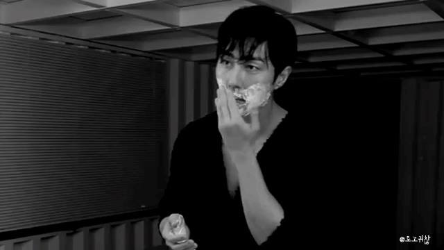 면도 움짤의 레전드라고 불리는 두 남배우.gif | 인스티즈