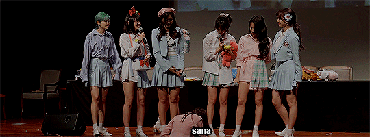 혼자서도 잘노는 트와이스 사나 | 인스티즈