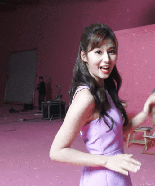 혼자서도 잘노는 트와이스 사나 | 인스티즈