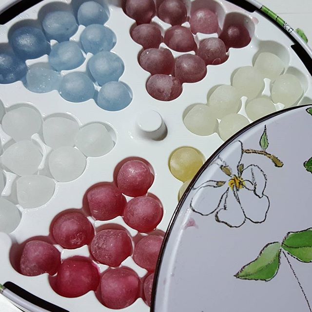 안에 술이 들어 있는 특이한 사탕.jpg | 인스티즈