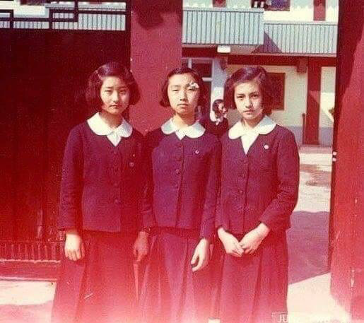 사람들이 쳐다봐서 땅만 쳐다보며 걸었다는 한 연예인.jpg | 인스티즈