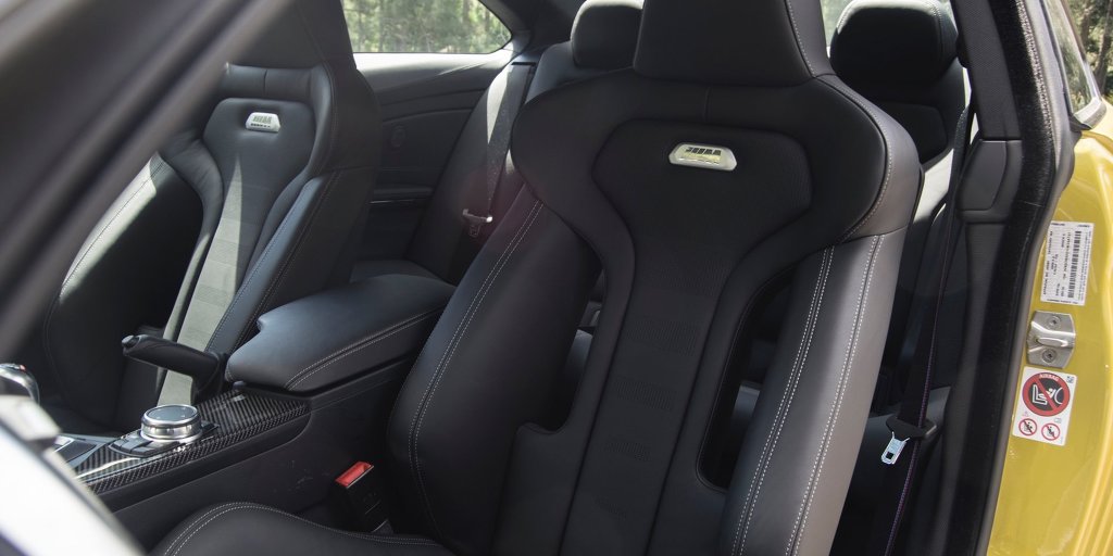 2016 BMW M4 vs 2016 Mercedes-AMG C63 S Coupe | 인스티즈