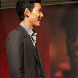 영화배우들이 팬을 안는 방법.gif | 인스티즈