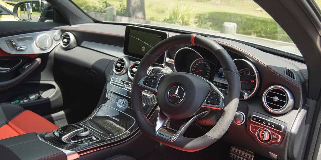 2016 BMW M4 vs 2016 Mercedes-AMG C63 S Coupe | 인스티즈