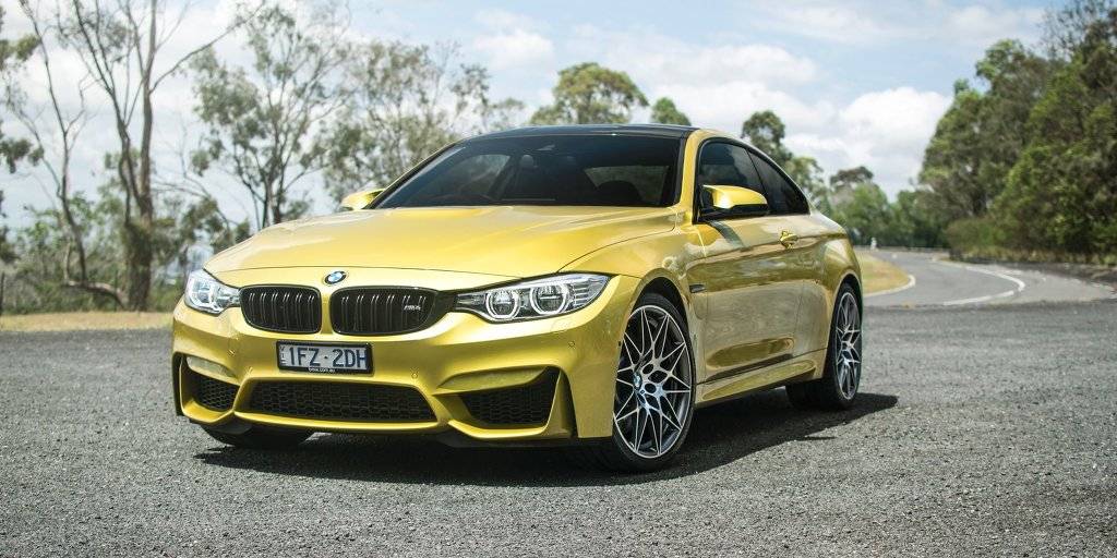 2016 BMW M4 vs 2016 Mercedes-AMG C63 S Coupe | 인스티즈