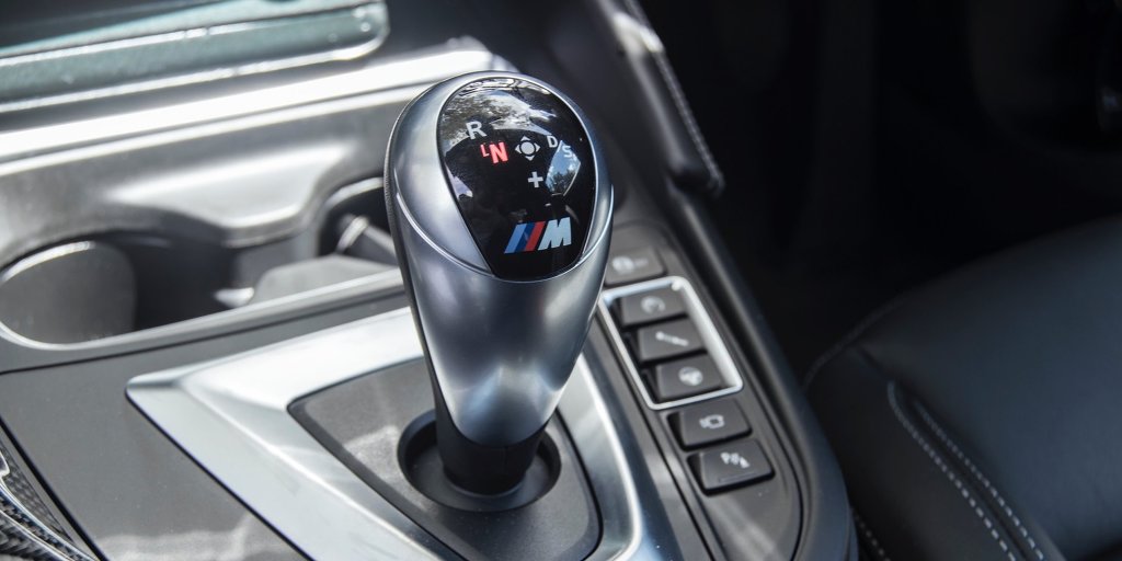 2016 BMW M4 vs 2016 Mercedes-AMG C63 S Coupe | 인스티즈