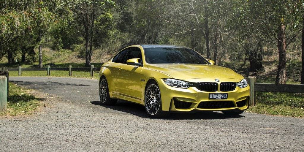 2016 BMW M4 vs 2016 Mercedes-AMG C63 S Coupe | 인스티즈