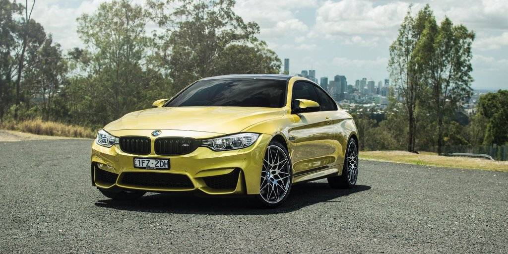 2016 BMW M4 vs 2016 Mercedes-AMG C63 S Coupe | 인스티즈