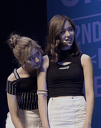 [트와이스] 방해하는 사나 미나.gif | 인스티즈