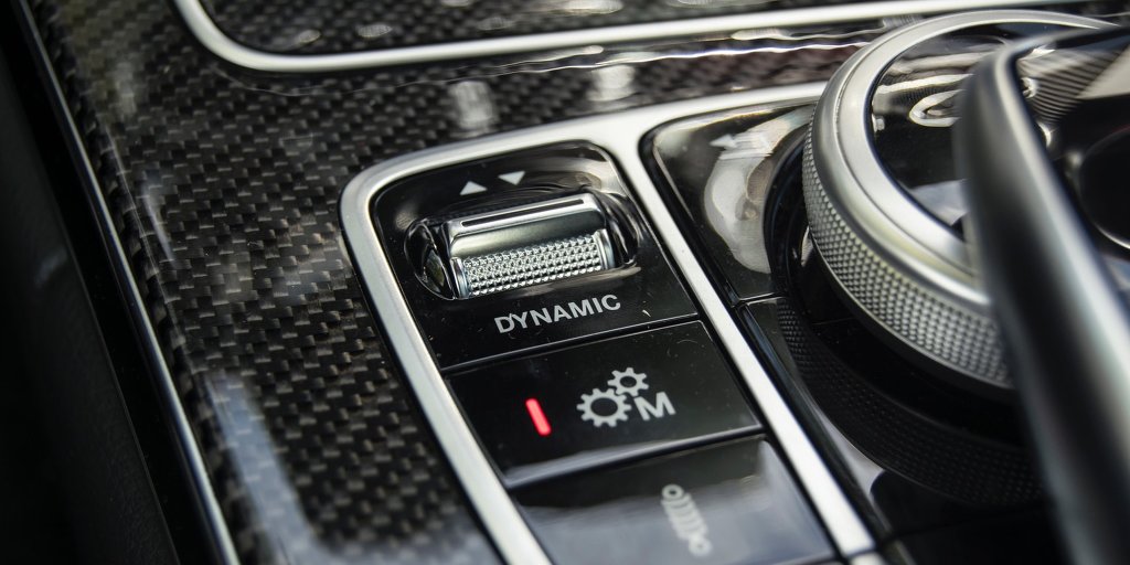 2016 BMW M4 vs 2016 Mercedes-AMG C63 S Coupe | 인스티즈