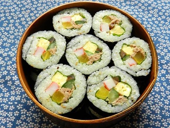 끊임없이 들어가는 김밥 甲 | 인스티즈