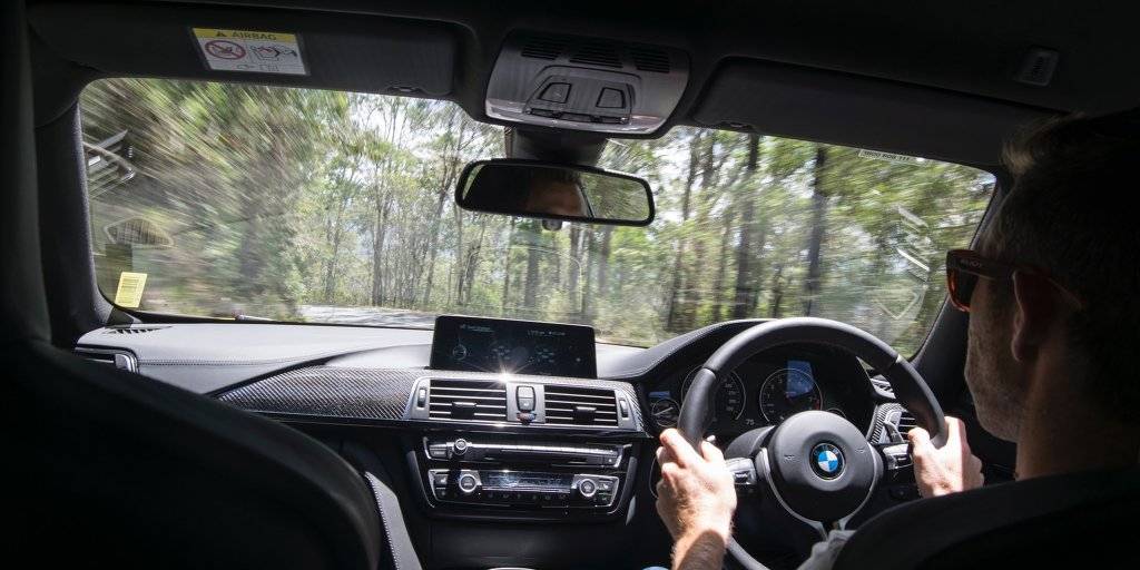 2016 BMW M4 vs 2016 Mercedes-AMG C63 S Coupe | 인스티즈