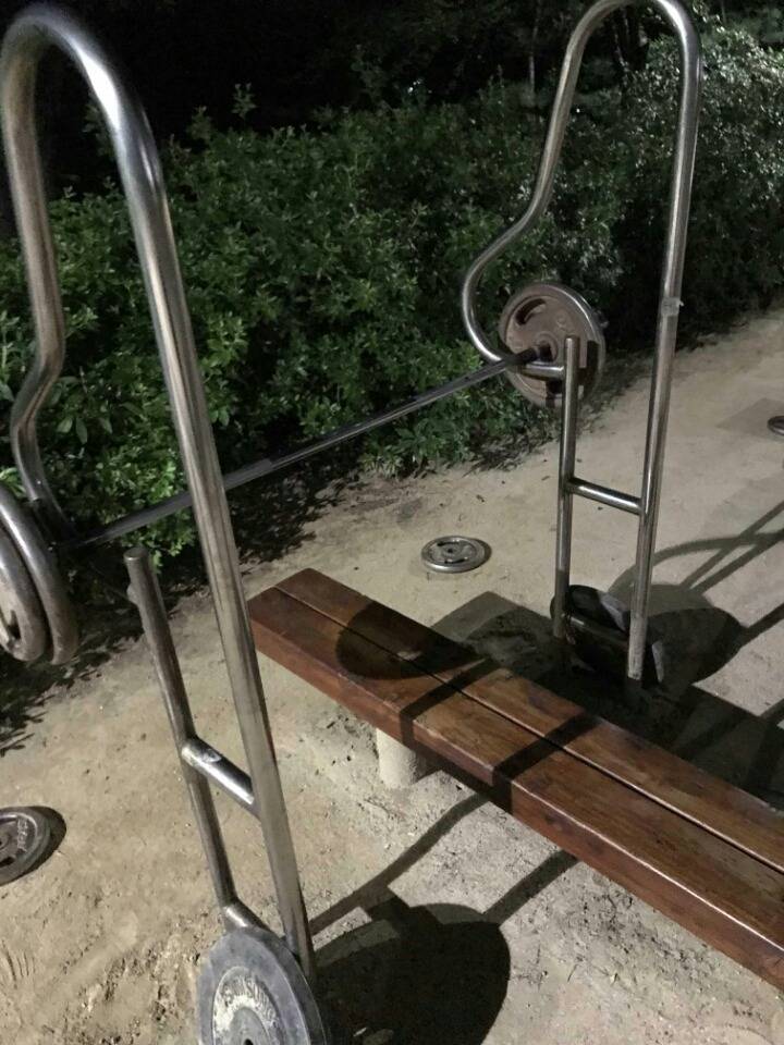 디씨인의 동네 헬스장 풍경 | 인스티즈