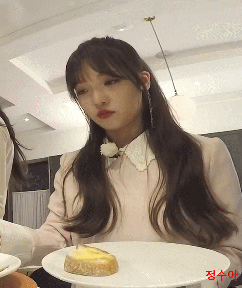 프로미스 나인 The 100 16화 프롬이들의 골져스한 저녁만찬.gif | 인스티즈