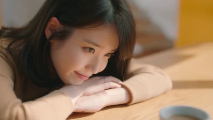 나의 아저씨에서 광고 잘한 모델 아이유 .gif | 인스티즈