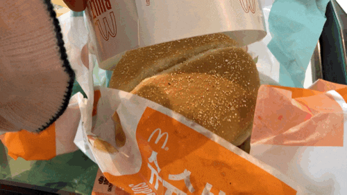 버거샌드 고민시대! 서브웨이 이삭토스트 맘스터치 버거킹 맥도날드 롯데리아 gifjpg | 인스티즈