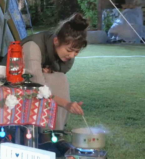 저녁 다 먹고 후식으로 라면 끓이는 슬기.gif | 인스티즈