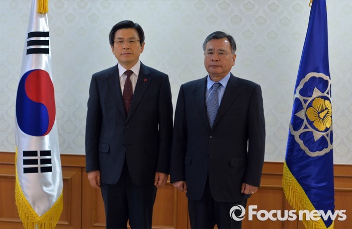 오늘자 황교안과 박영수 특검 | 인스티즈