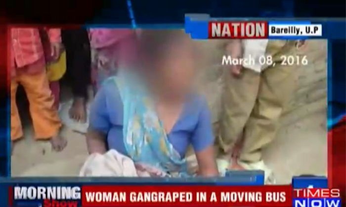 딸이 보는 앞에서 집단 성폭행 당한 인도 여성 | 인스티즈