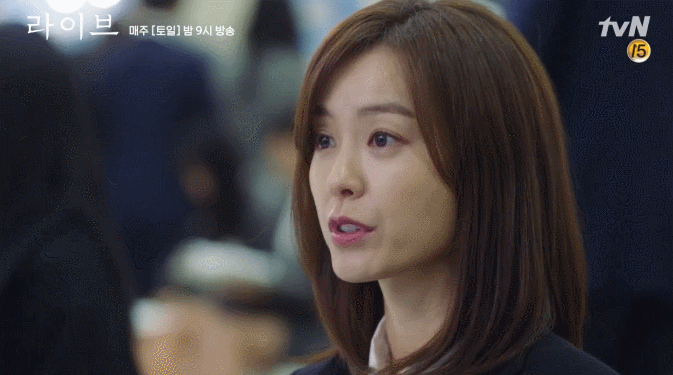 면접보다 빡쳐서 나가는 정유미.gif | 인스티즈