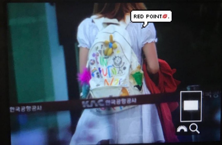 서로 선물을 주고받는 트와이스 .gif | 인스티즈