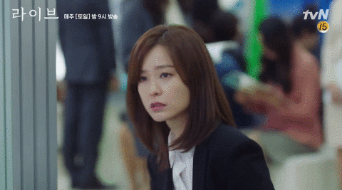 면접보다 빡쳐서 나가는 정유미.gif | 인스티즈