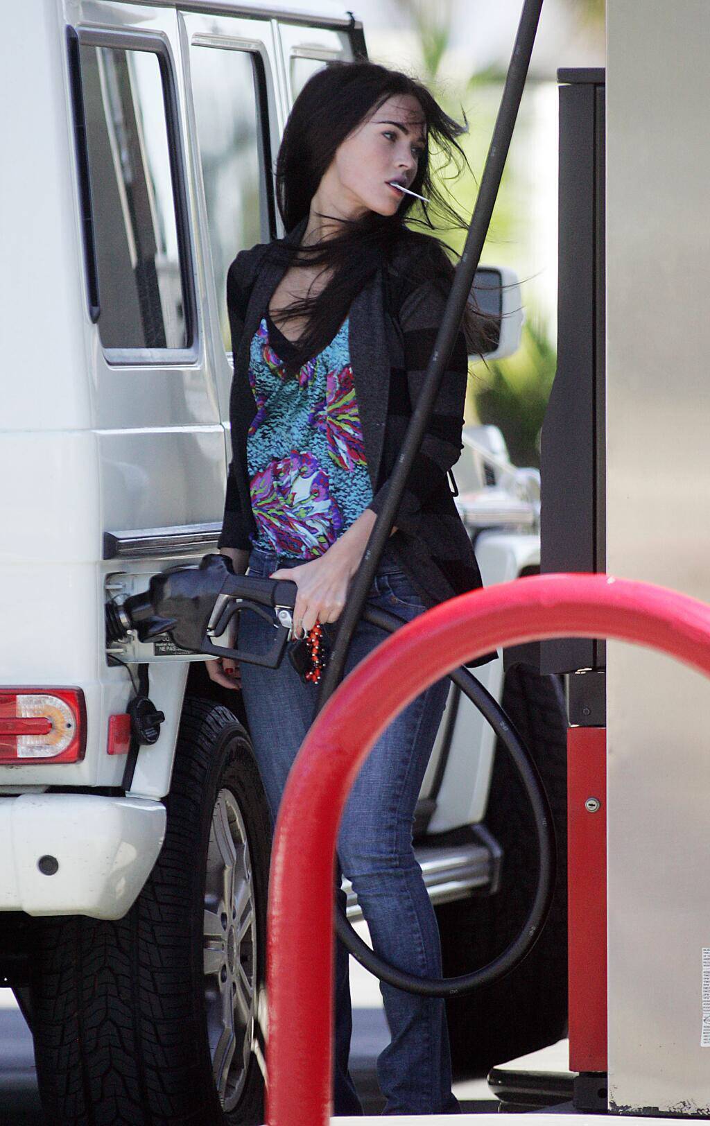 레전드로 남을 메간폭스 주유하는 모습 | 인스티즈