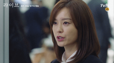 면접보다 빡쳐서 나가는 정유미.gif | 인스티즈