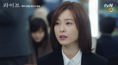 면접보다 빡쳐서 나가는 정유미.gif | 인스티즈